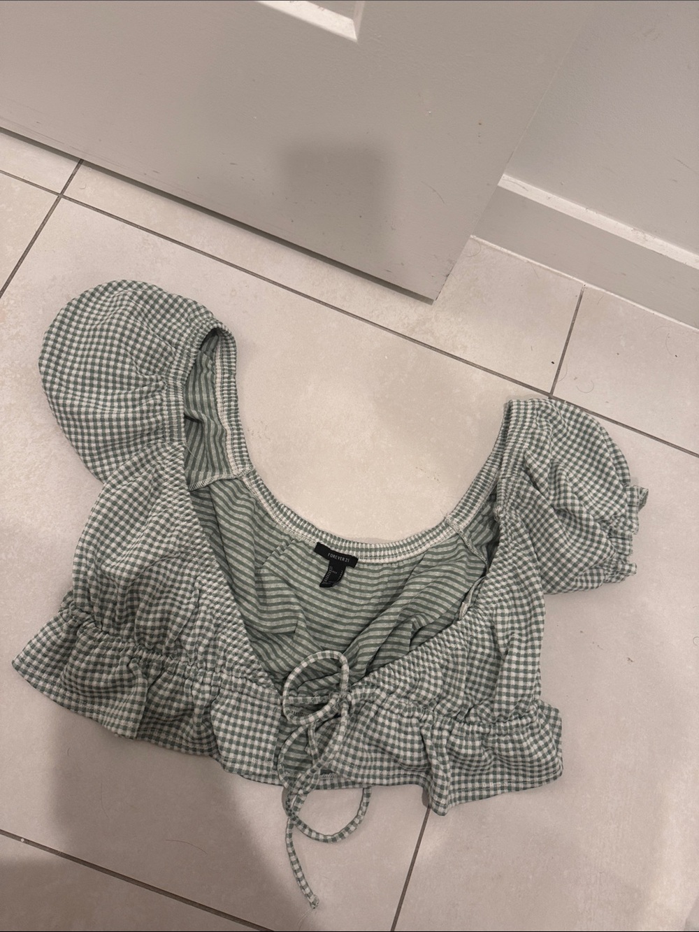 Forever 21 Green Gingham Puff-Sleeve Tie-Front Crop Top - Picture 3 of 4